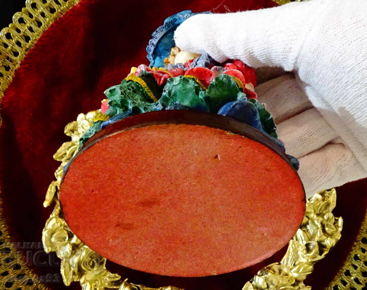 Statuetă de porțelan Doamnă cu coșuleț - 7