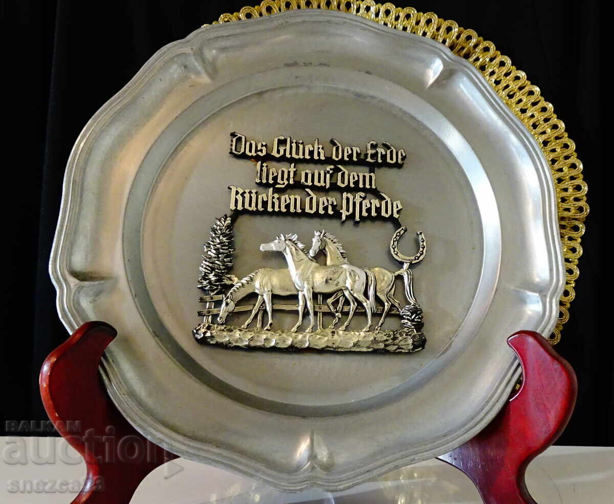 Δημοπρασία Καλαίσθητο πιάτο Άλογο, πέταλο, ρητό για την ευτυχία