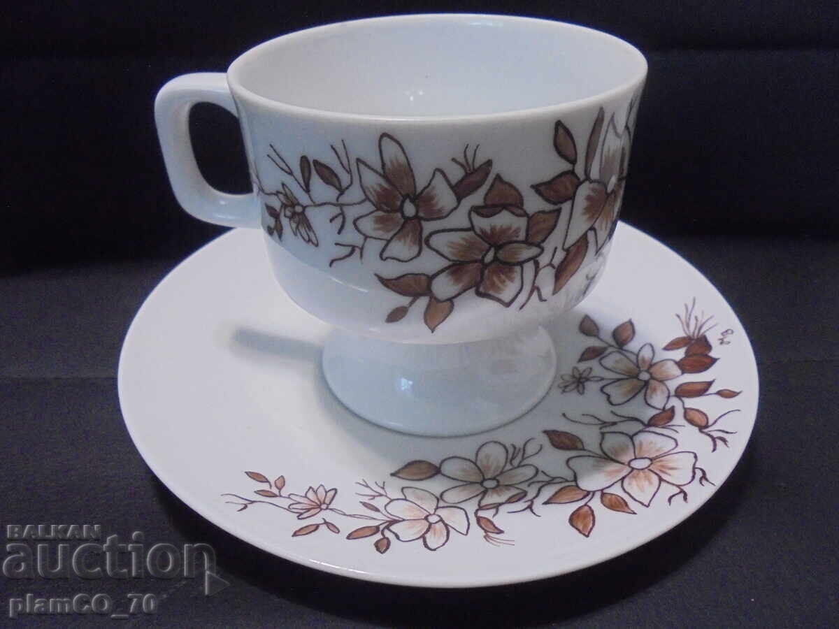 №*8508 Set dublu de cești din porțelan cu farfurioare Eschenbach cu preț € 7.50 | 14.67 BGN