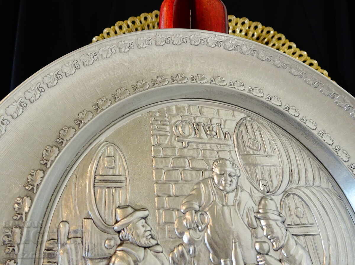 Licitație Farfurie de staniu pictură „În pivniță” de Eduard von Grützner