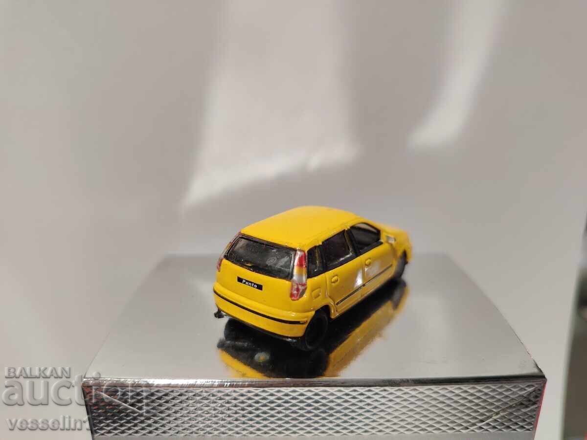 Jucărie veche 1:72 Fiat punto MAȘINUȚĂ cu preț € 4.00 | 7.82 BGN