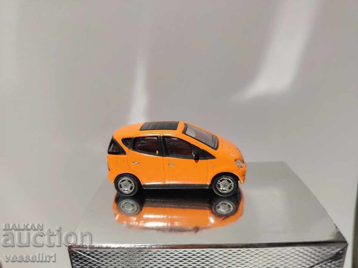 Jucărie veche 1:72 Mercedes A-class MAȘINUȚĂ cu preț 4.00 €