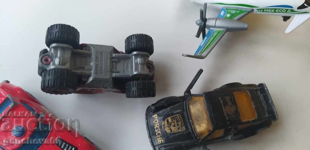 Auction  Old metal MATCHBOX cars and airplane