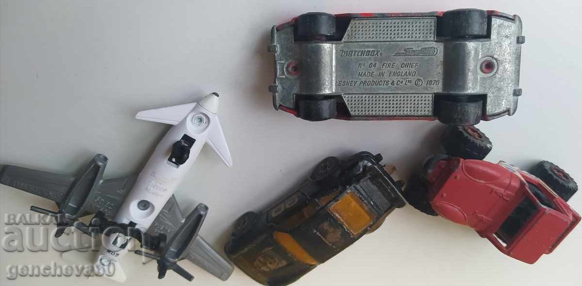 Delivery of Old metal MATCHBOX cars and airplane
