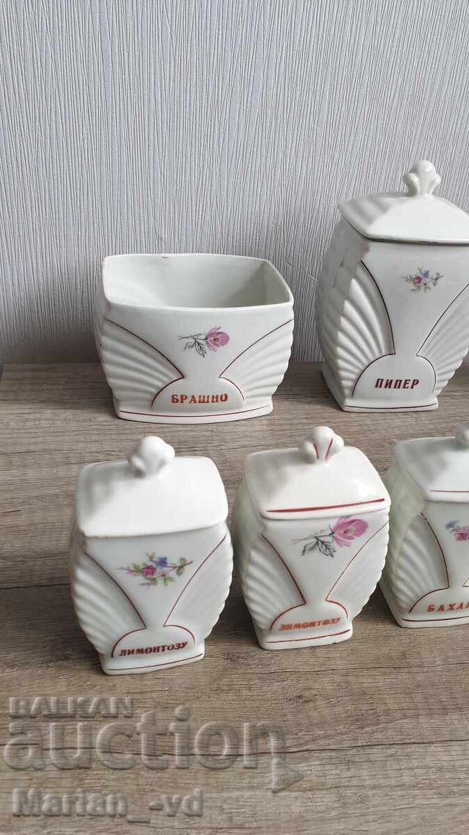 Порцеланови буркани за подправки с цена € 25.00 | 48.90 лв.
