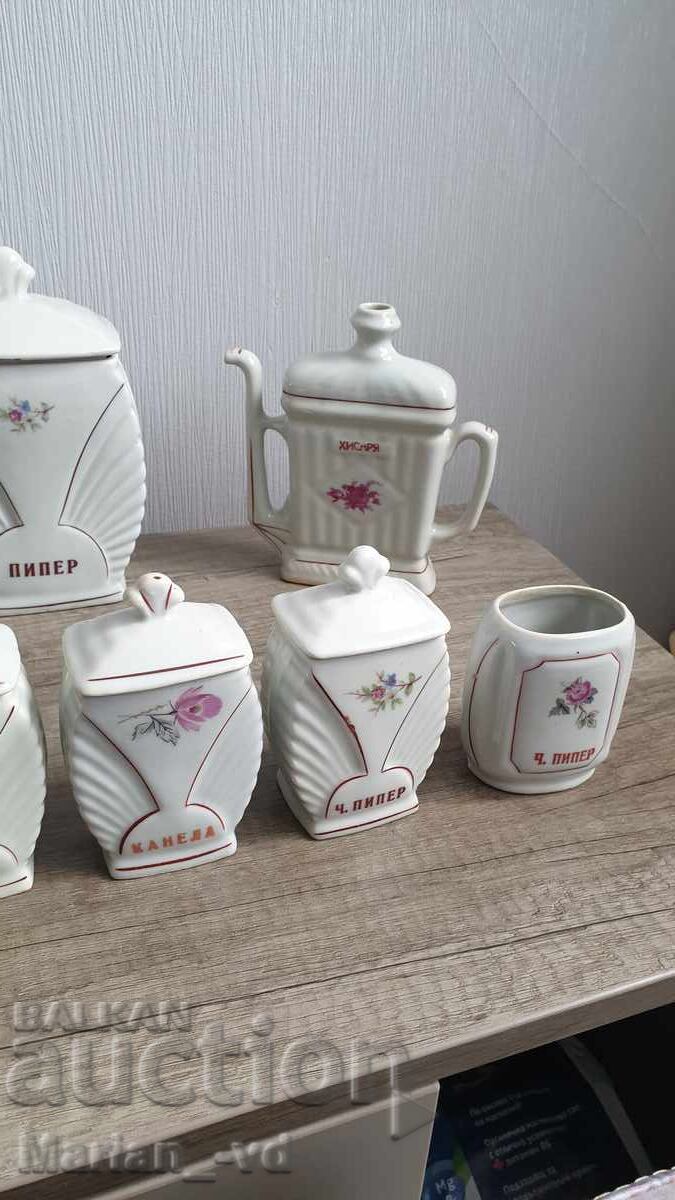 Доставка на Порцеланови буркани за подправки