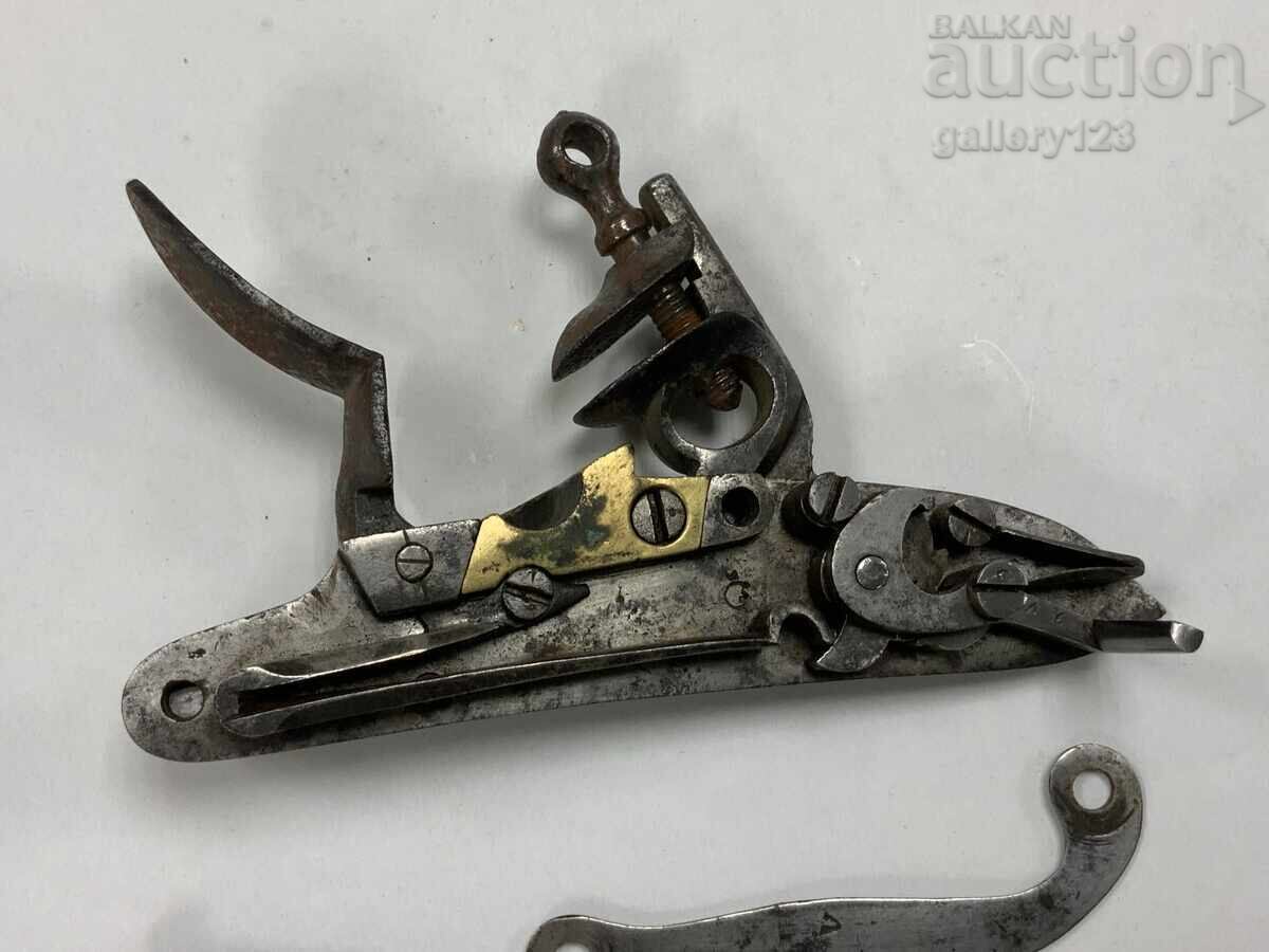 Mecanism de cremene pentru pușcă de infanterie secolul al XVIII-lea cu preț € 460.00 | 899.68 BGN Mecanism de cremene pentru pușcă de infanterie secolul al XVIII-lea cu preț € 460.00 | 899.68 BGN