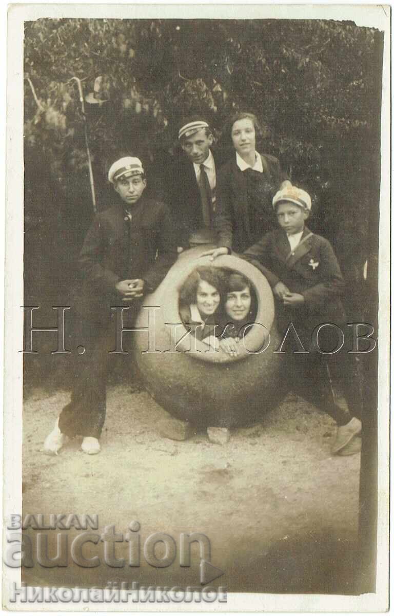 СТАРА СНИМКА ШУМЕН УЧЕНИЦИ В ГРАДСКАТА ГРАДИНА Ж123