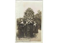 1930 СТАРА СНИМКА ШУМЕН УЧЕНИЦИ В ГРАДСКАТА ГРАДИНА Ж124