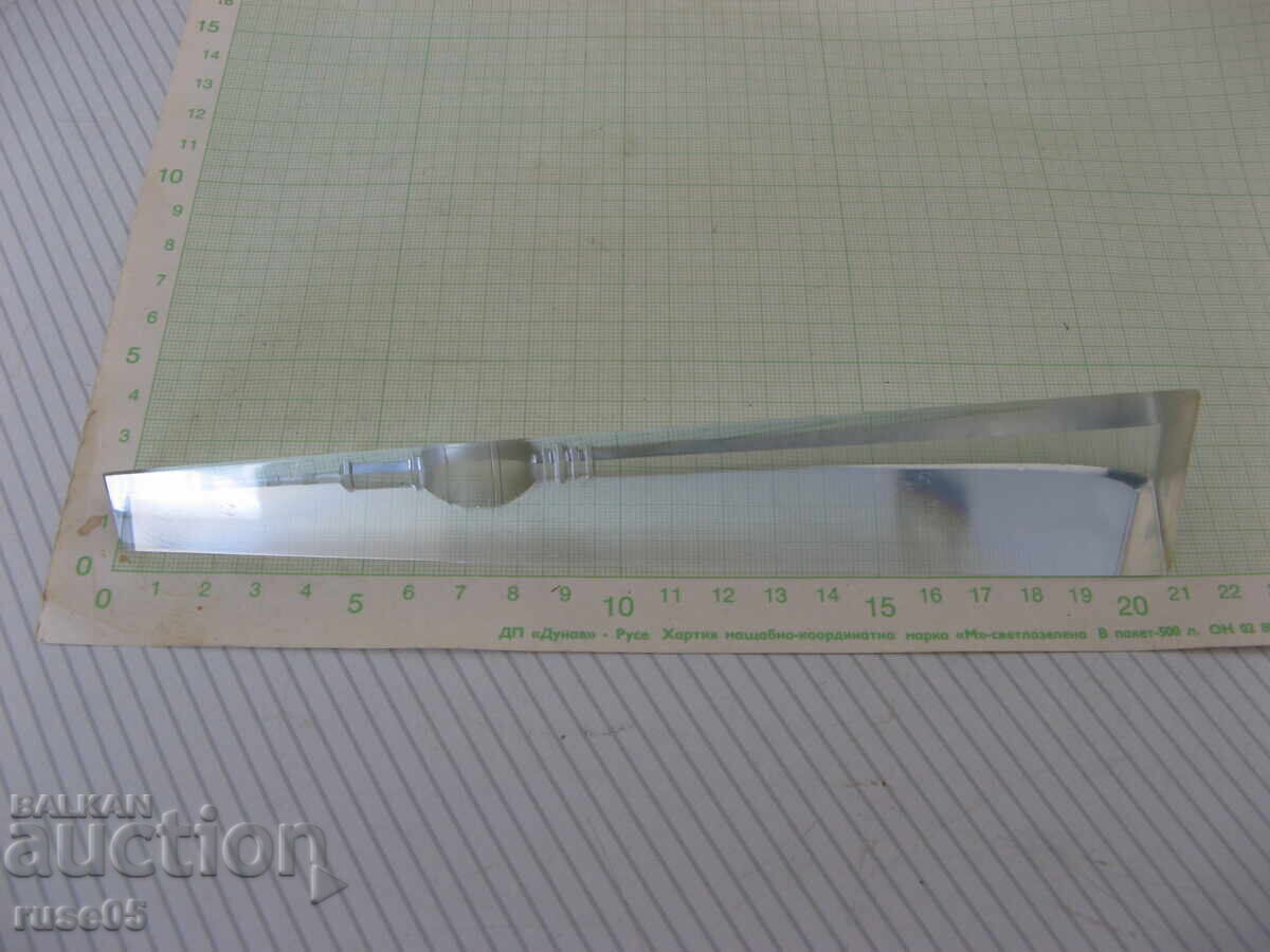 Livrarea Figurină "Turn de Televiziune" din sticlă