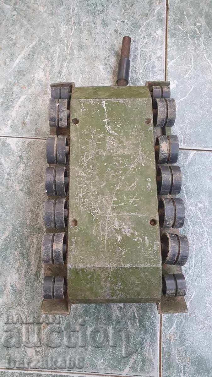 Jucărie veche Tanc Rus cu preț € 35.00 | 68.45 BGN