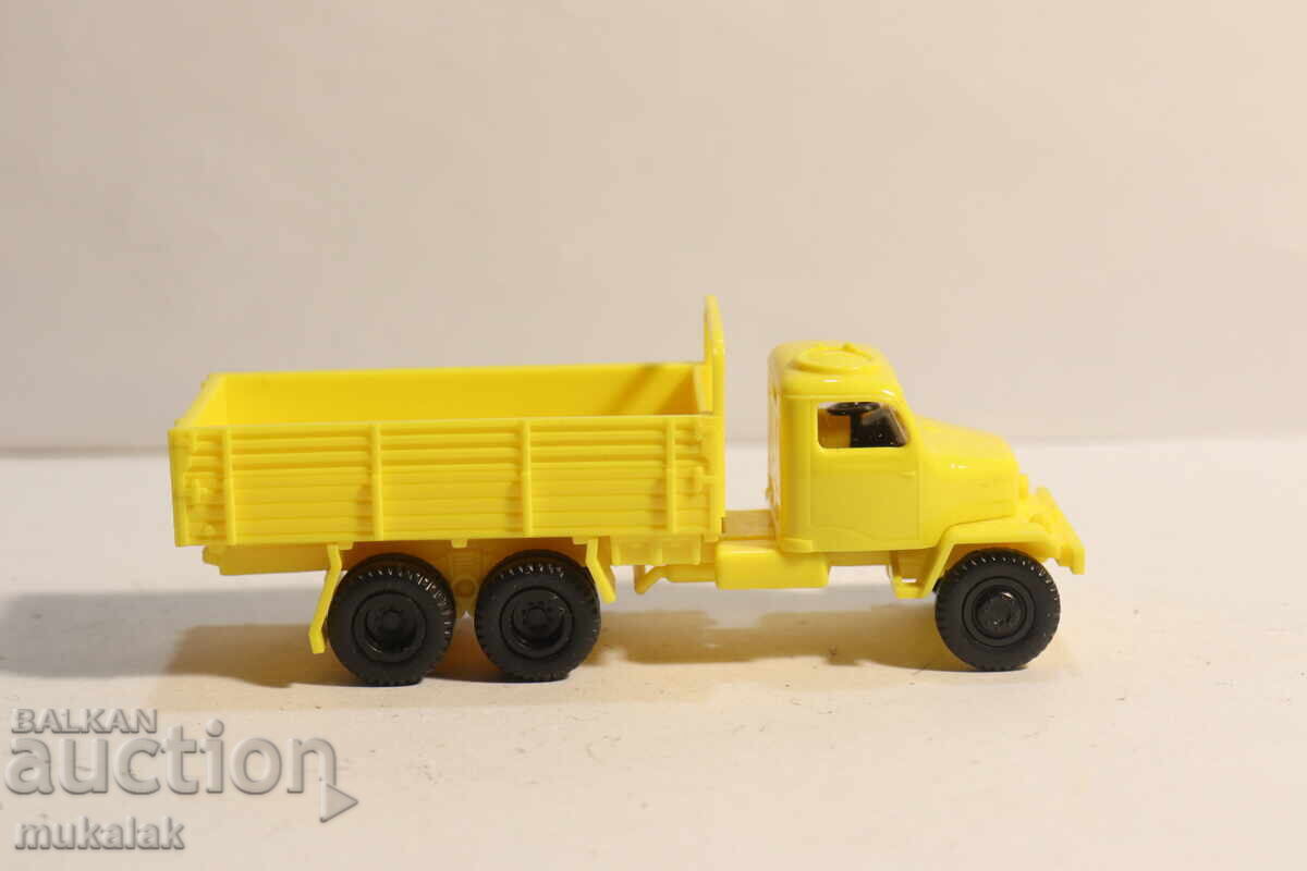 Auction  IGRA?? 1/87 H0 TATRA?? TRUCK MODEL