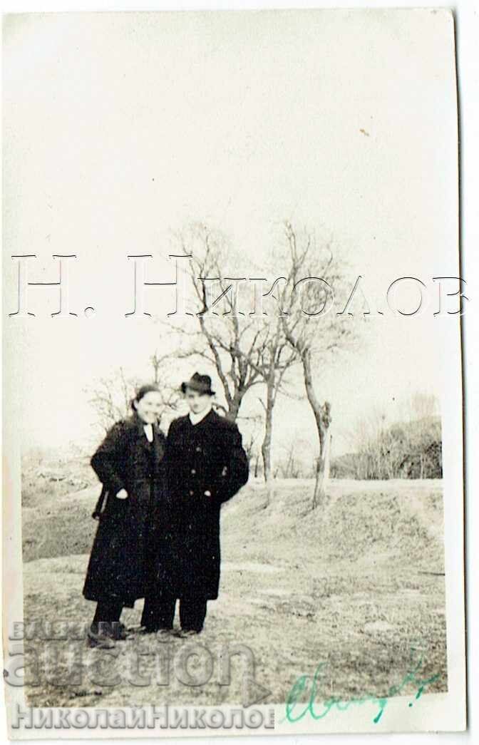 SMALL OLD PHOTO SVISHTOV YOUTH ON A TRIP J132