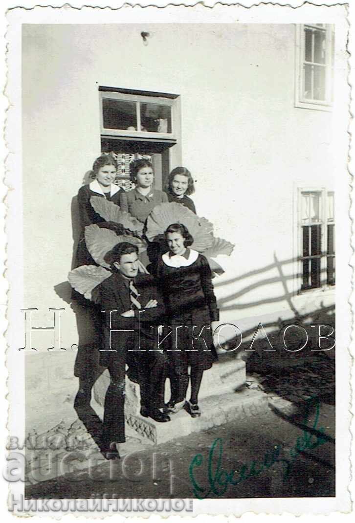 SMALL OLD PHOTO SVISHTOV YOUTH GATHERING J133