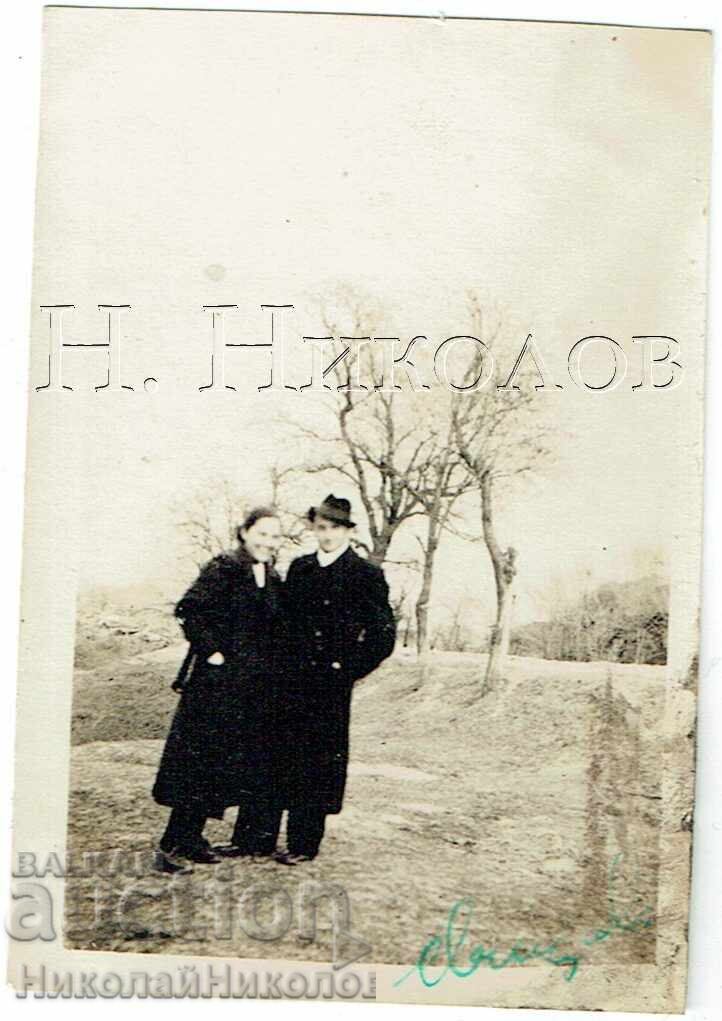 МАЛКА СТАРА СНИМКА СВИЩОВ МЛАДЕЖИ НА ИЗЛЕТ Ж137