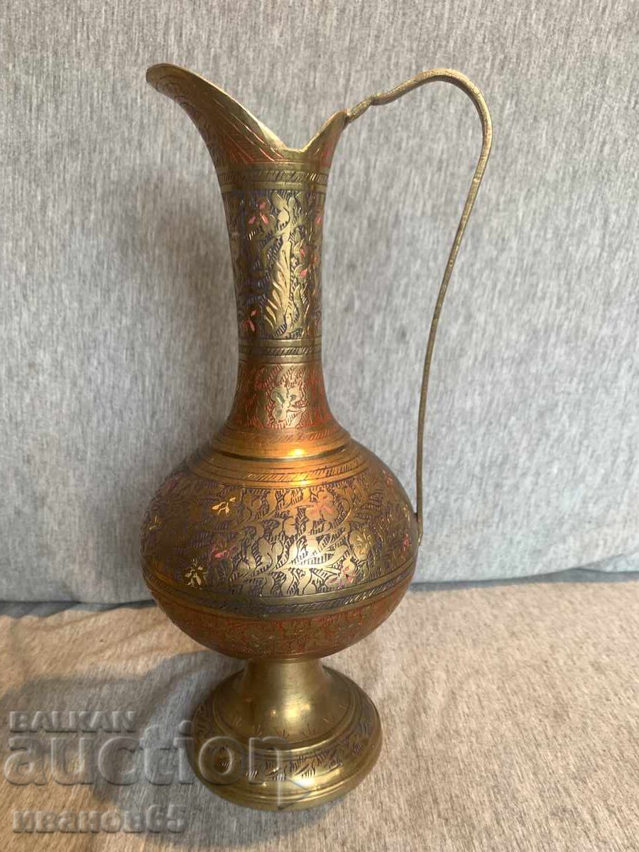 стара гравирана месингова кана ваза с цена € 45.00 | 88.01 лв. стара гравирана месингова кана ваза с цена € 45.00 | 88.01 лв.