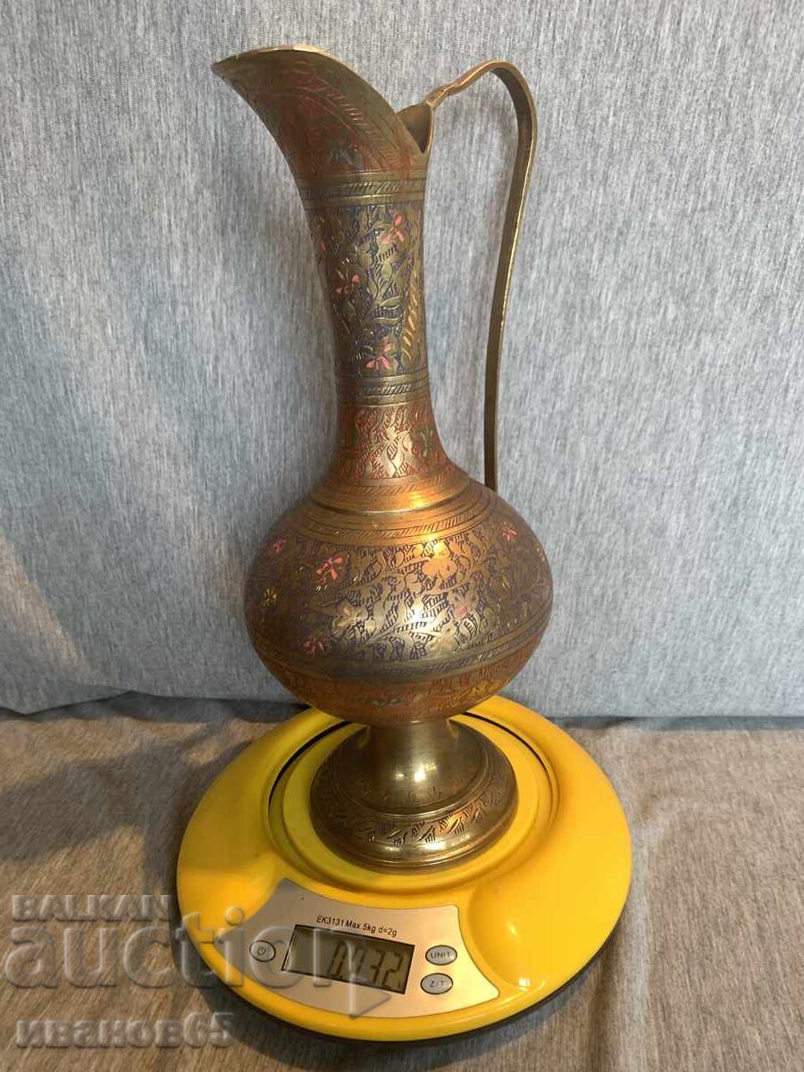 Доставка на стара гравирана месингова кана ваза Доставка на стара гравирана месингова кана ваза