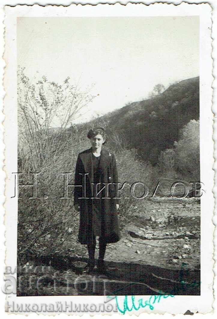 Small Old Photo Veliko Tarnovo High School Girl on a Picnic J181