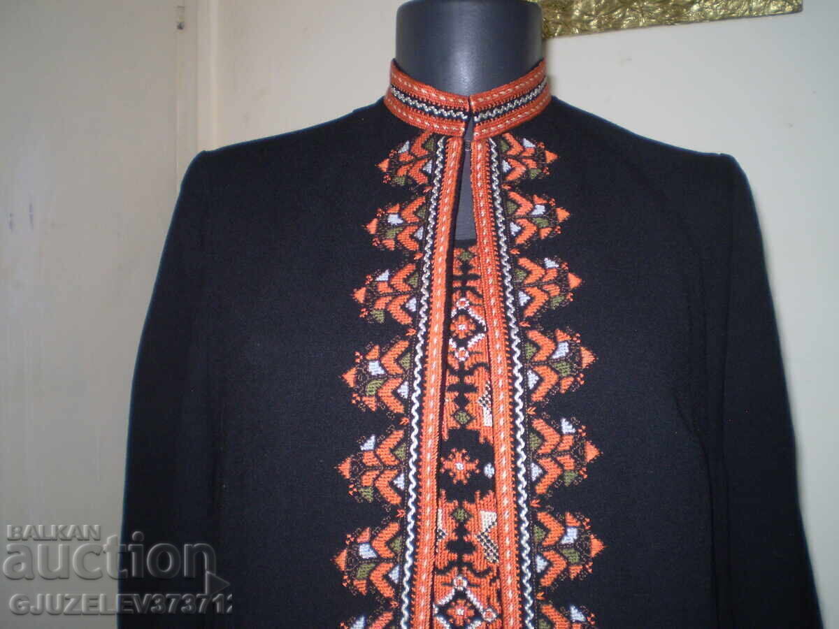 Ρετρό μαύρο φόρεμα, χειροποίητο και κεντημένο στο χέρι με τιμή € 450.00 | 880.12 BGN