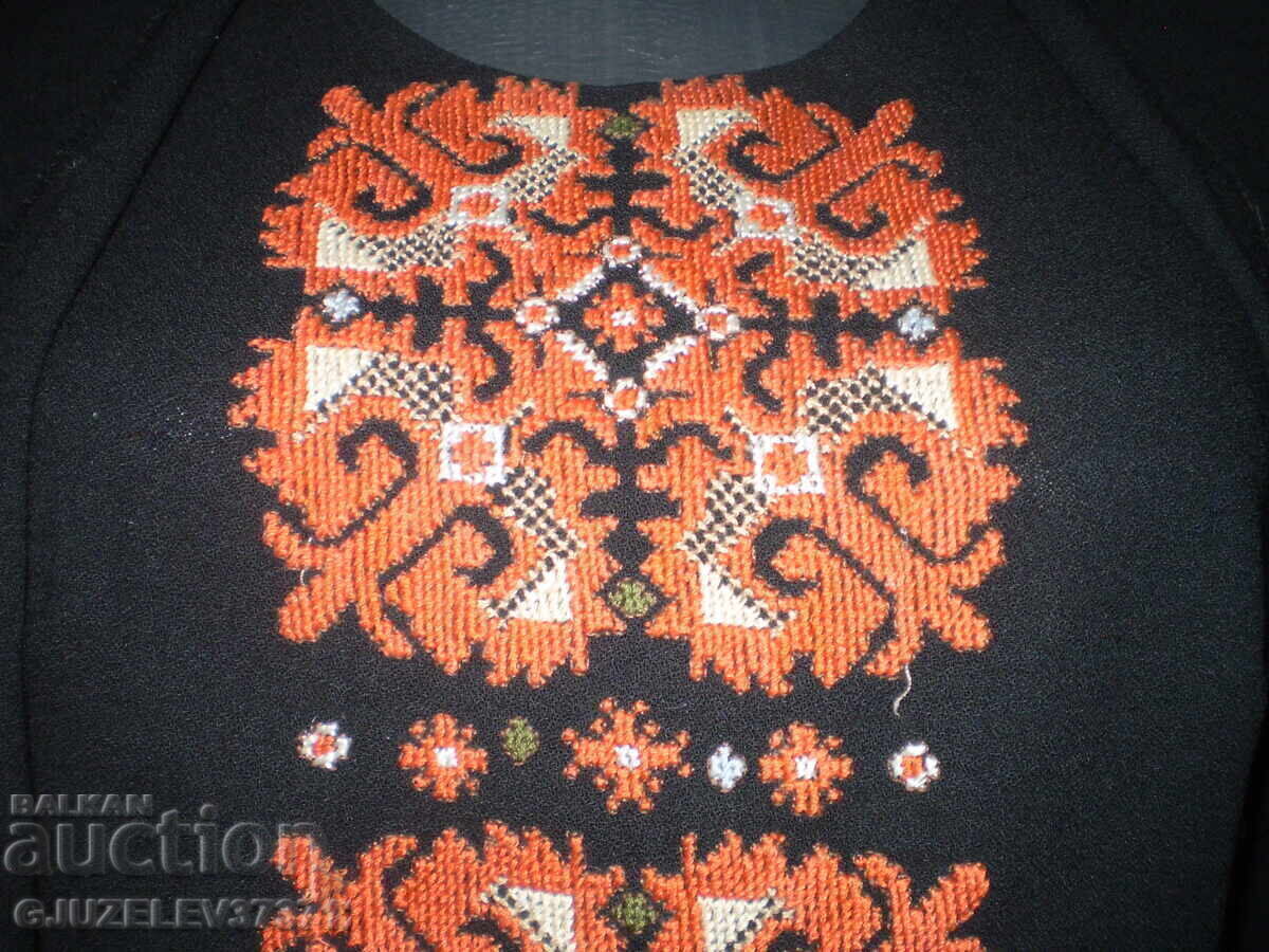 Ρετρό μαύρο φόρεμα, χειροποίητο και κεντημένο στο χέρι - 11