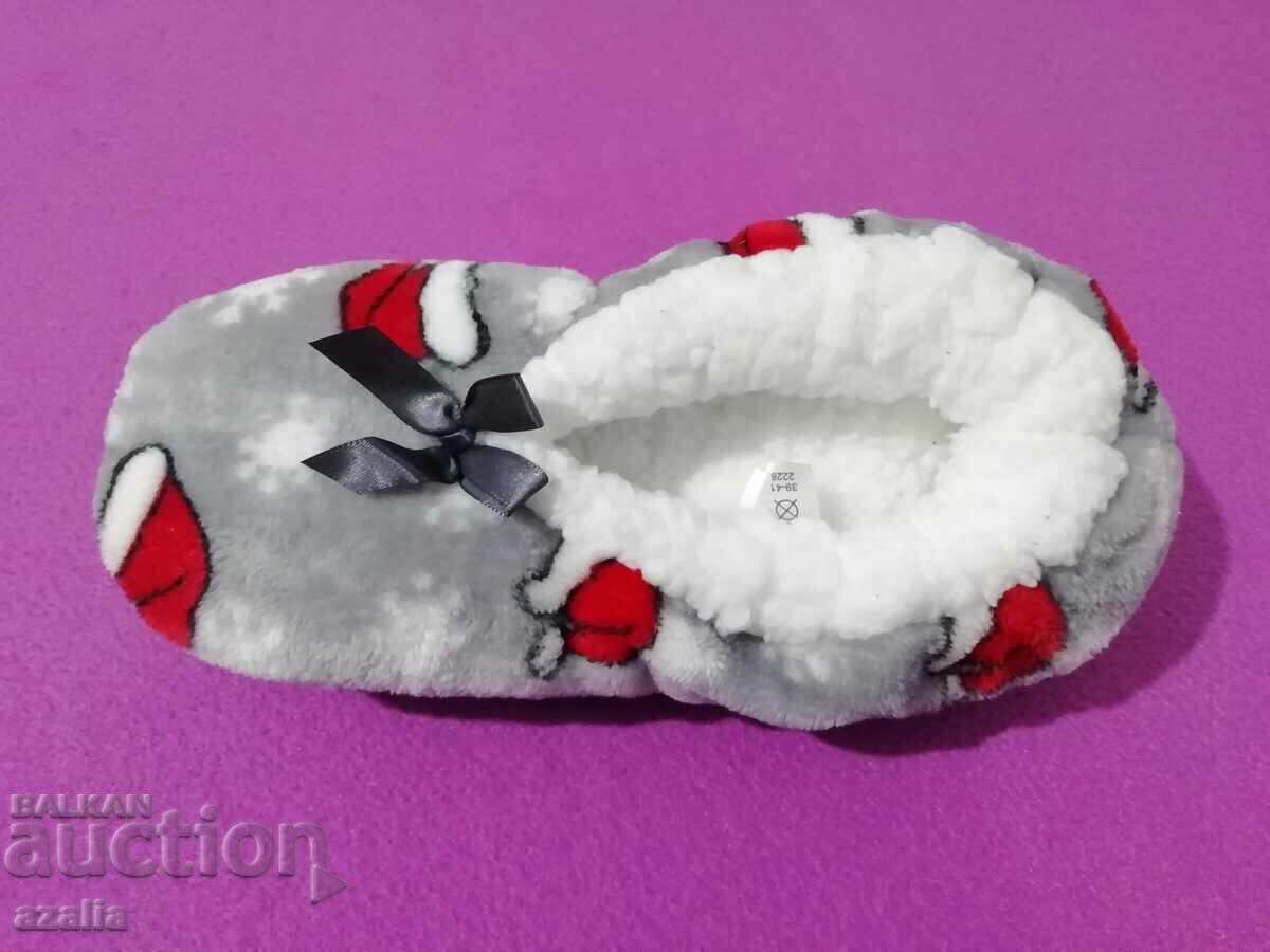 Παράδοση Χνουδωτές παντόφλες νούμερο 39