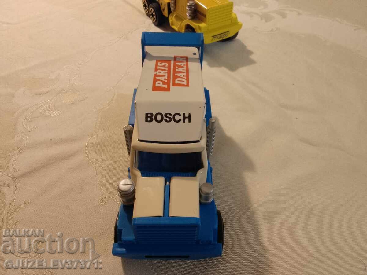 Licitație Jucărie camion, care promovează Raliul Paris Dakar, cu logo-uri MI Licitație Jucărie camion, care promovează Raliul Paris Dakar, cu logo-uri MI