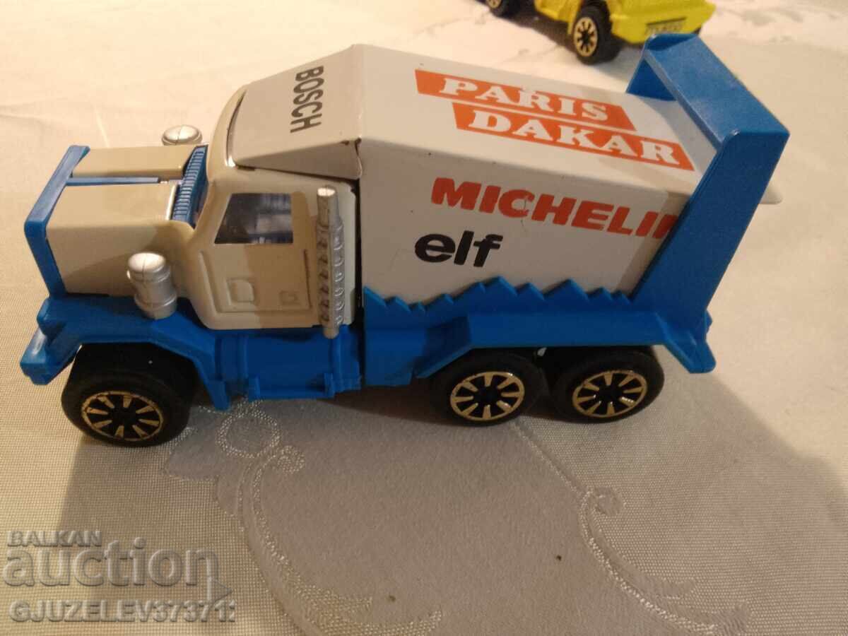 Livrarea Jucărie camion, care promovează Raliul Paris Dakar, cu logo-uri MI Livrarea Jucărie camion, care promovează Raliul Paris Dakar, cu logo-uri MI