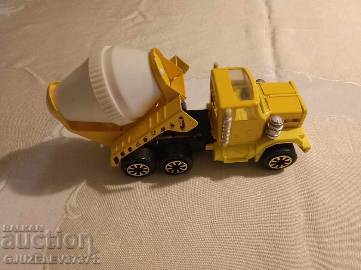 Соц ламаринено камионче бетонобъркачка, произведено в Българ с цена € 19.00 | 37.16 лв. Соц ламаринено камионче бетонобъркачка, произведено в Българ с цена € 19.00 | 37.16 лв.