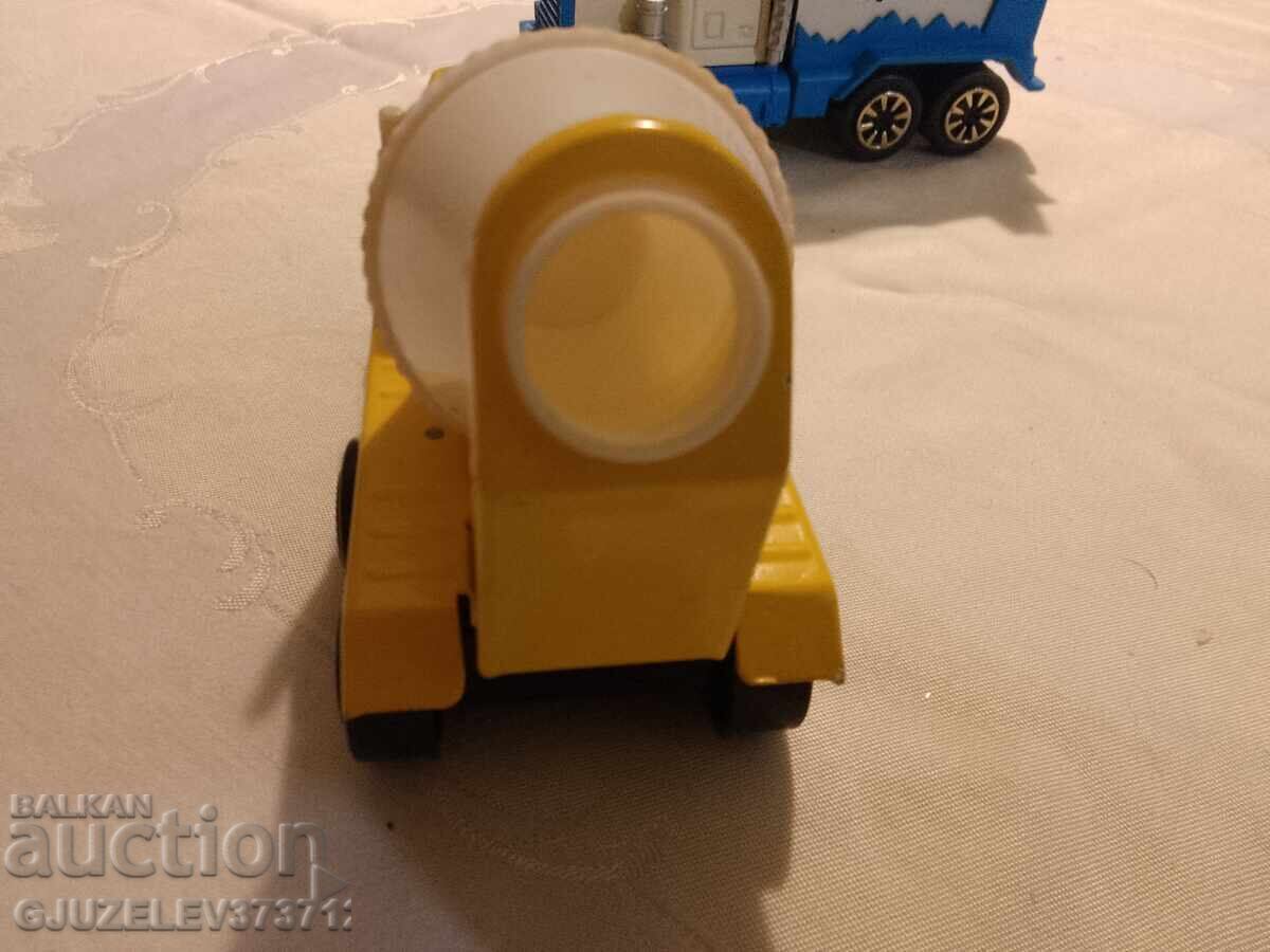 Доставка на Соц ламаринено камионче бетонобъркачка, произведено в Българ