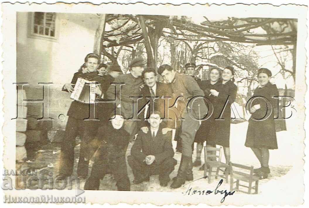 ΜΙΚΡΗ ΠΑΛΙΑ ΦΩΤΟΓΡΑΦΙΑ ΓΚΑΜΠΡΟΒΟ ΜΑΘΗΤΕΣ ΓΥΜΝΑΣΙΟΥ ΣΤΟ ΧΩΡΙΟ ΠΟΠΟΒΤΣΙ ZH189