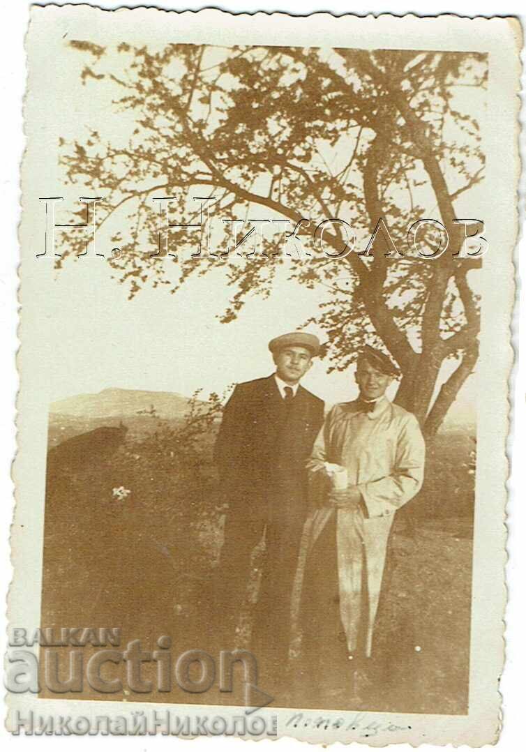 MICĂ POZĂ VECHE GABROVO DOI BĂRBAȚI ÎN SATUL POPOVȚI J191 MICĂ POZĂ VECHE GABROVO DOI BĂRBAȚI ÎN SATUL POPOVȚI J191