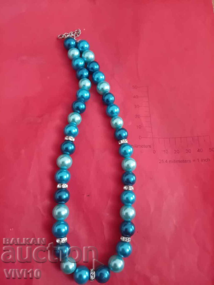 Colier vechi cu perle și pietre cu preț € 20.00 | 39.12 BGN Colier vechi cu perle și pietre cu preț € 20.00 | 39.12 BGN