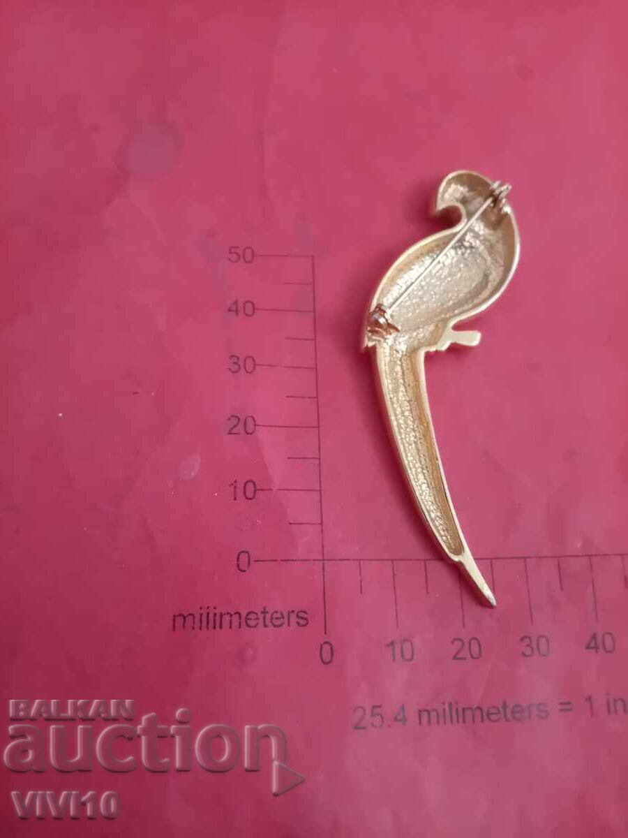 Broșă veche metal cu preț € 10.00 | 19.56 BGN