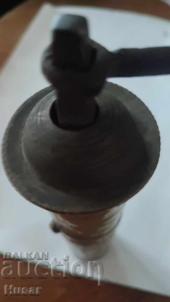 Licitație Veche râșniță turcească pentru cafea, condimente, marcaj