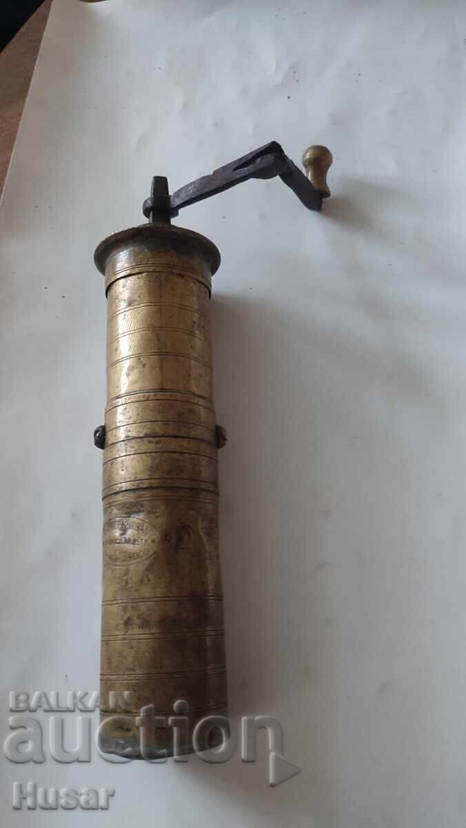 Veche râșniță turcească pentru cafea, condimente, marcaj