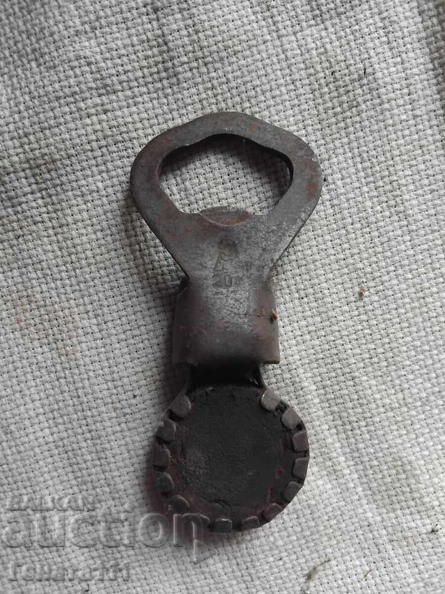 Veche deschizător/închizător de sticle