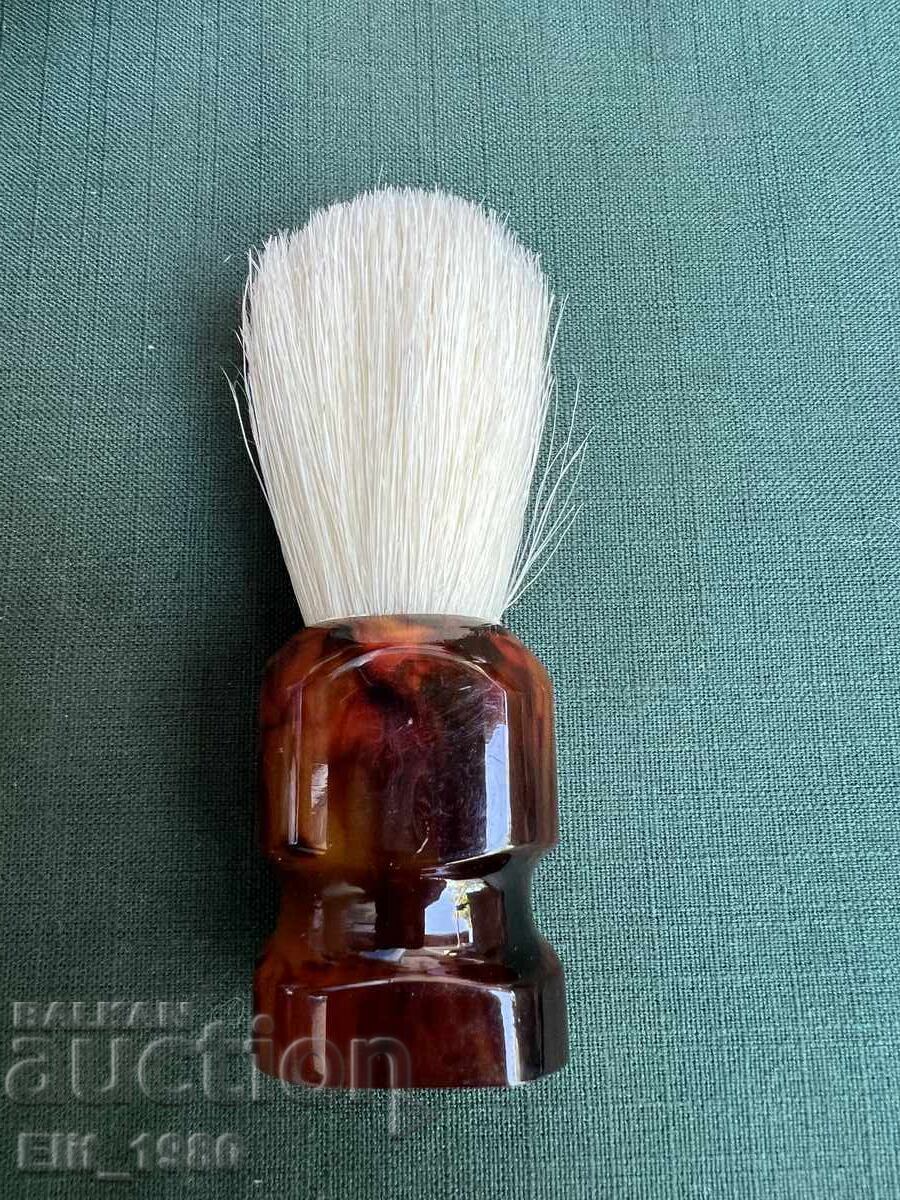 Perie de ras cu mâner din chihlimbar cu preț € 45.00 | 88.01 BGN