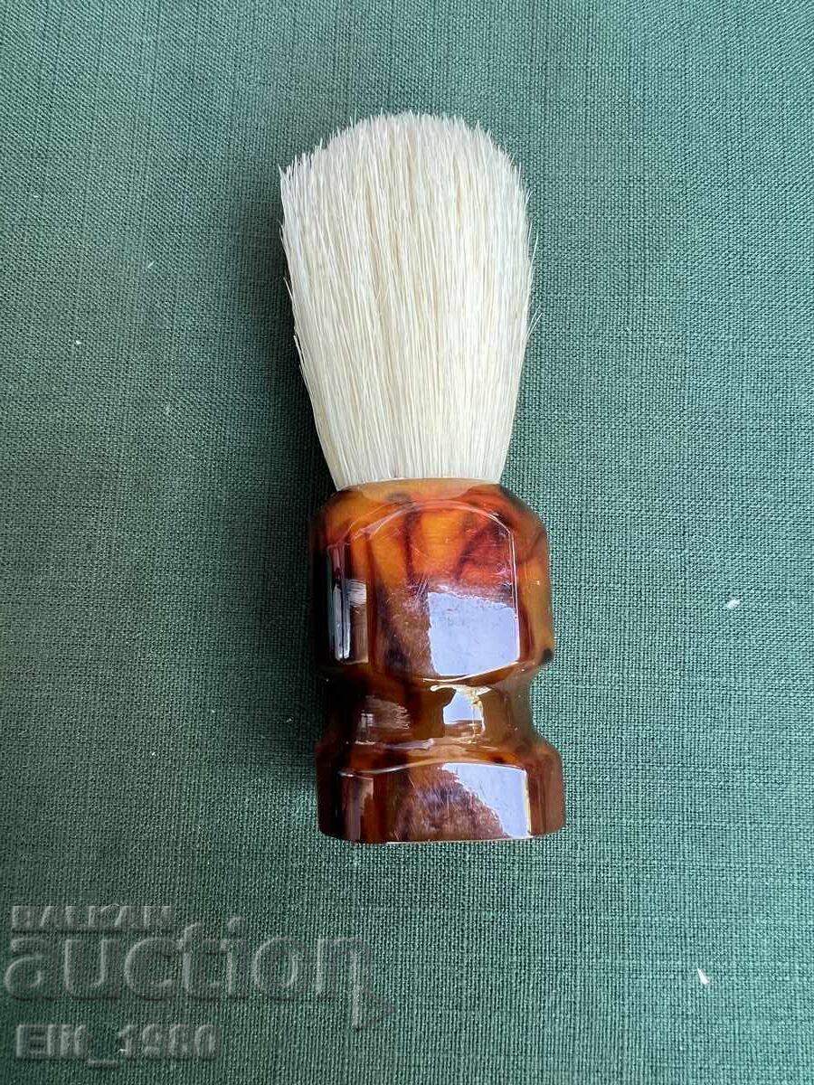 Perie de ras cu mâner din chihlimbar Perie de ras cu mâner din chihlimbar