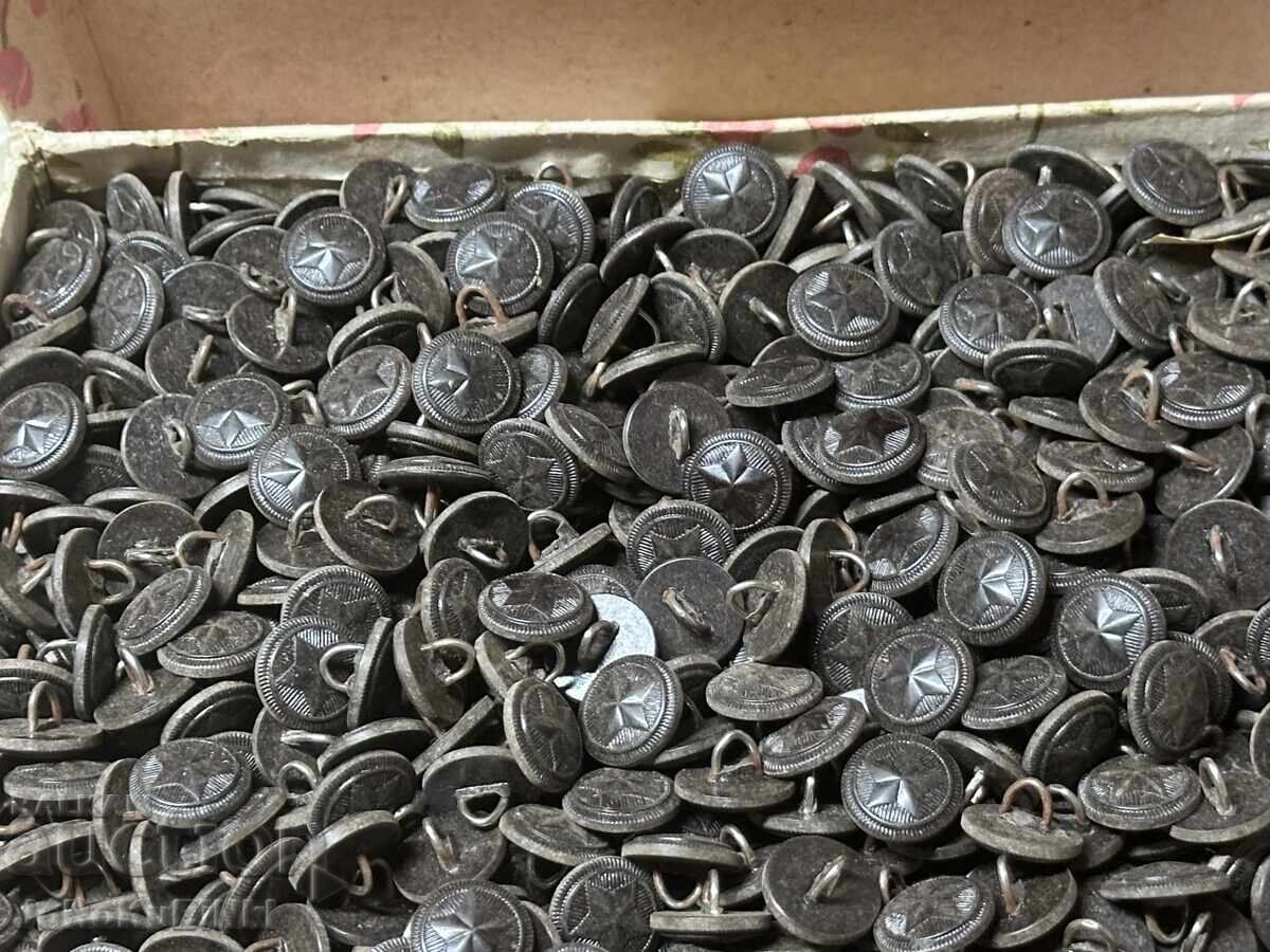 LOT Butoane de ofițer - mici —- 600 bucăți cu preț € 20.00 | 39.12 BGN LOT Butoane de ofițer - mici —- 600 bucăți cu preț € 20.00 | 39.12 BGN