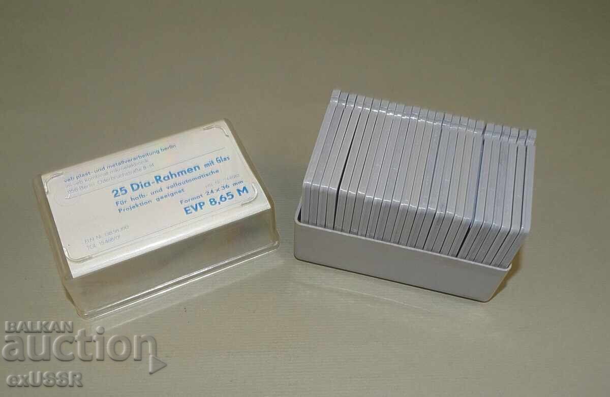 Rame GDR pentru diapozitive, 250 bucăți, 10 cutii cu preț € 15.00 | 29.34 BGN