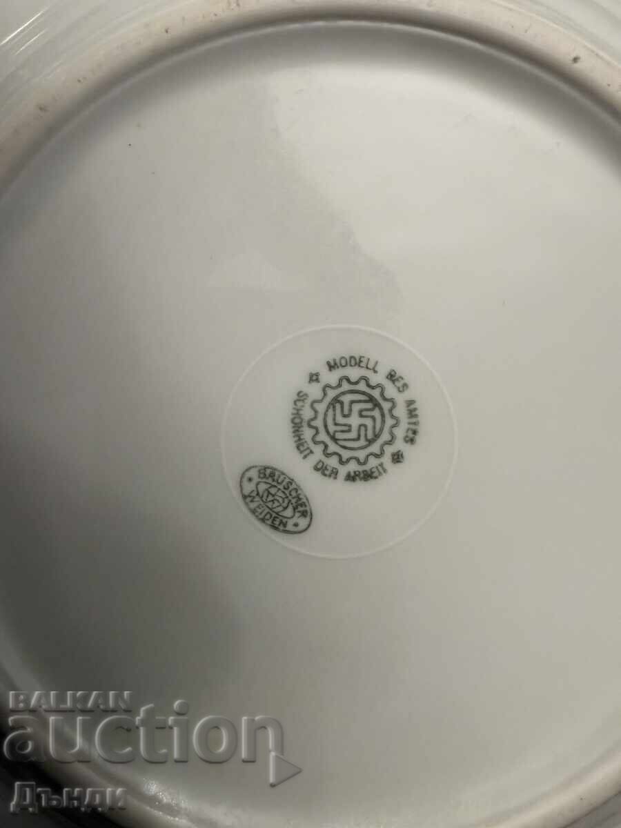 Πορσελάνινες πιατέλες Γερμανίας με τιμή € 250.00 | 488.96 BGN Πορσελάνινες πιατέλες Γερμανίας με τιμή € 250.00 | 488.96 BGN