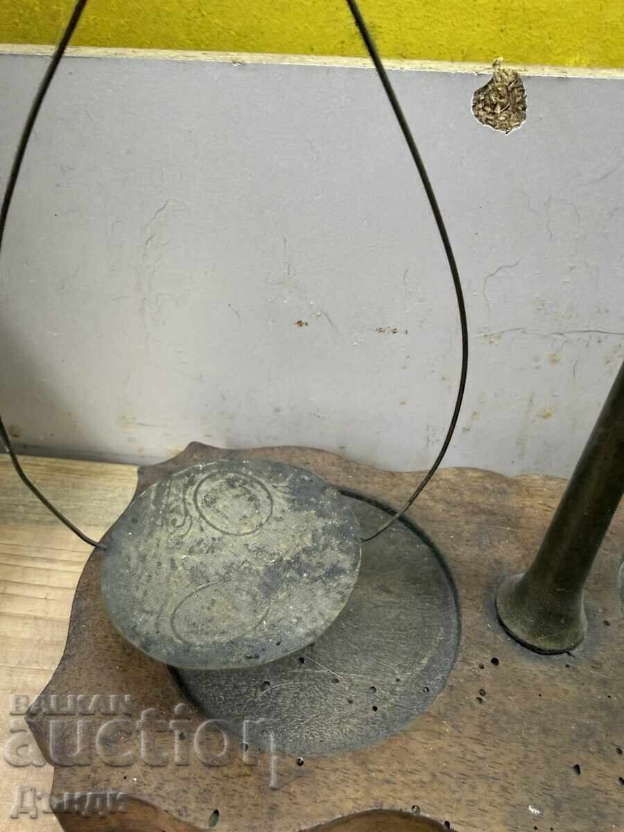 Cântar de bijuterie foarte vechi cu preț € 130.00 | 254.26 BGN Cântar de bijuterie foarte vechi cu preț € 130.00 | 254.26 BGN