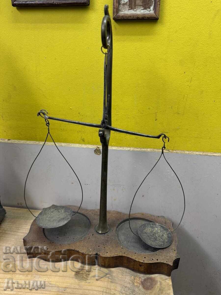 Cântar de bijuterie foarte vechi Cântar de bijuterie foarte vechi