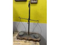 Πολύ παλιά ζυγαριά κοσμημάτων (καντάρι)