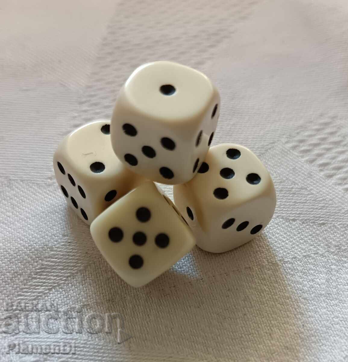 Set of 4 medium or small dice with price € 8.00 | 15.65 BGN