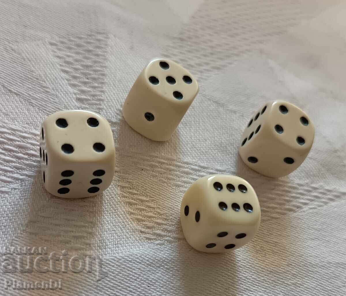 Auction  Set of 4 medium or small dice