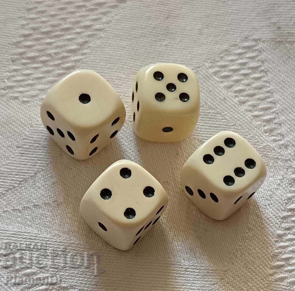 Set of 4 medium or small dice