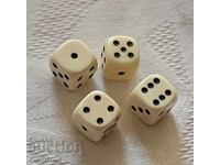 Set de 4 zaruri medii sau mici