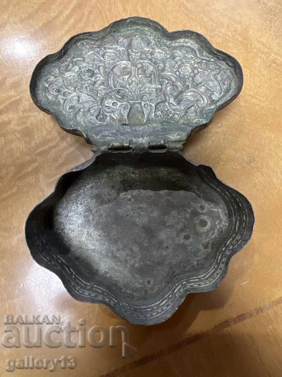 Licitație Cutie veche Etnografie Secean