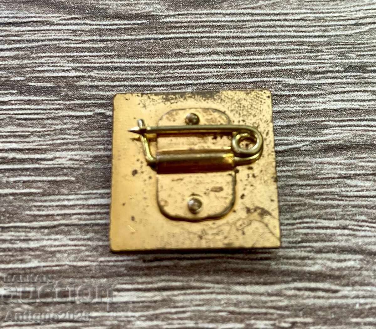 Badge with a portrait of Vladimir Lenin, USSR, brass with price € 18.00 | 35.21 BGN Badge with a portrait of Vladimir Lenin, USSR, brass with price € 18.00 | 35.21 BGN
